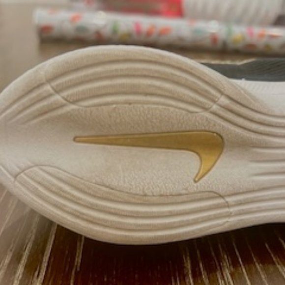 Nike ZoomX Vaporfly Next% 2 Womens size 8 - Picture 12 of 16